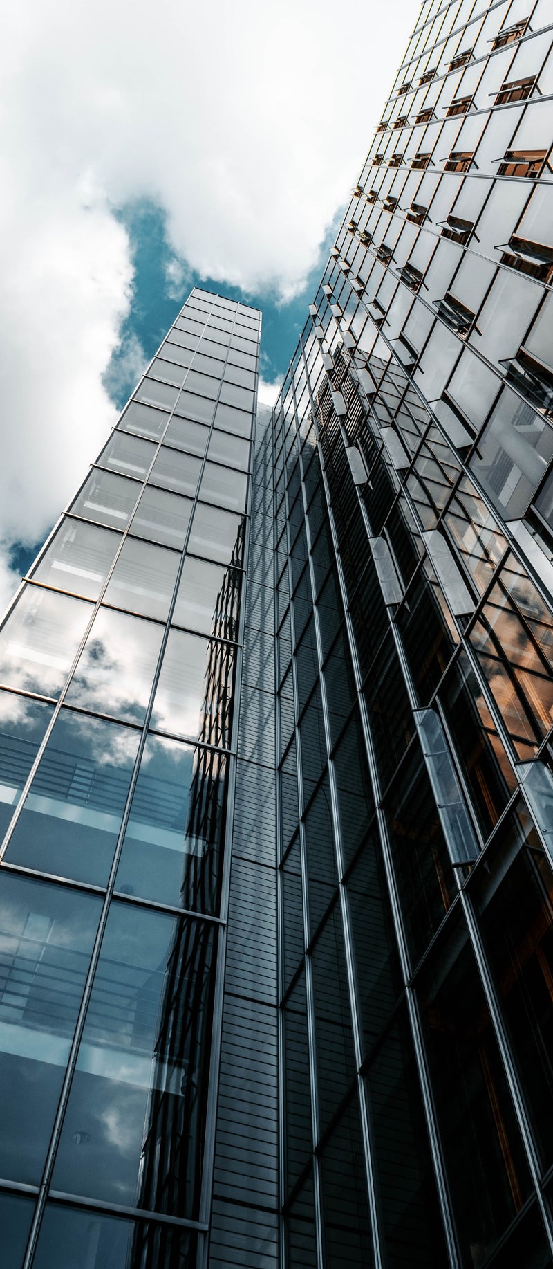 ZZP Finance | Hoog glazen kantoorgebouw