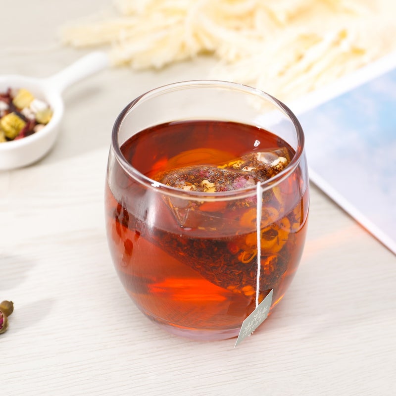 Glas met thee en theezakje