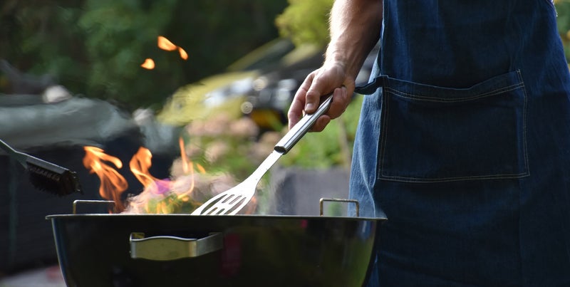 Met een barbecue kun je heerlijk eten bereiden in de tuin.